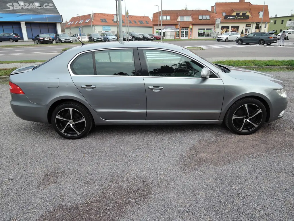 Škoda Superb, 2,0 TDi 125kW ČR Elegance 2009 - fotka 4