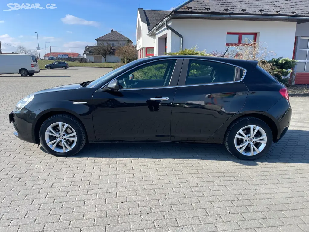ALFA ROMEO GIULIETTA 1.4T 110KW XENON odp.DPH 2016 - fotka 2
