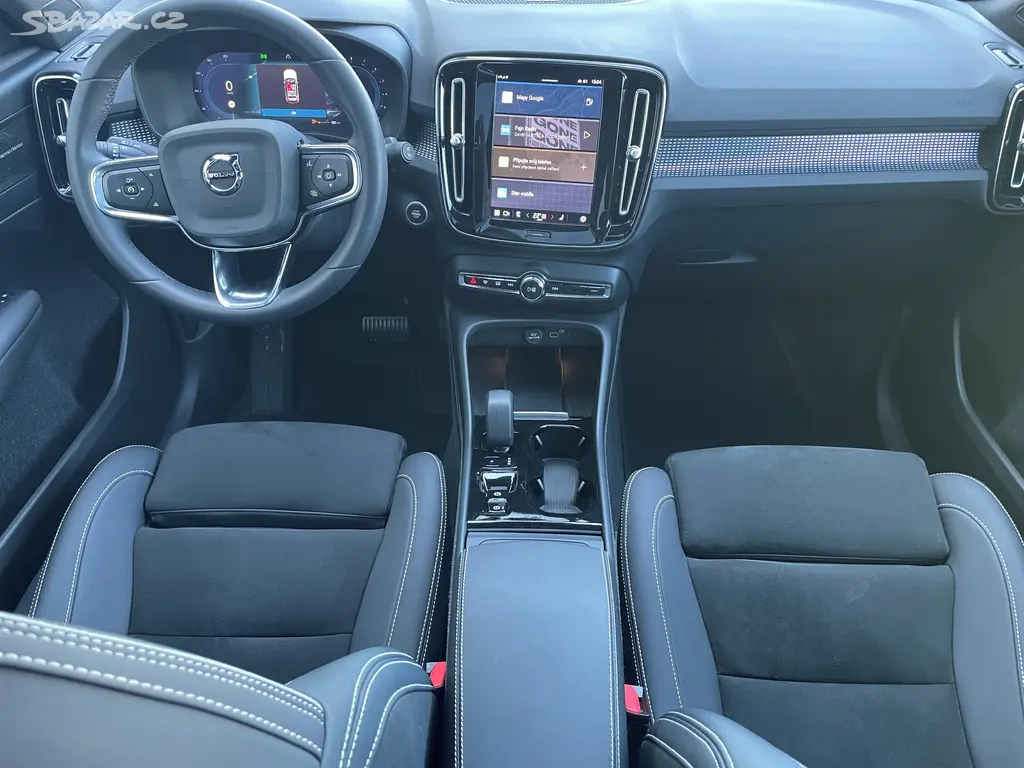 Volvo XC40, B4 AWD ULTIMATE Dark - fotka 6