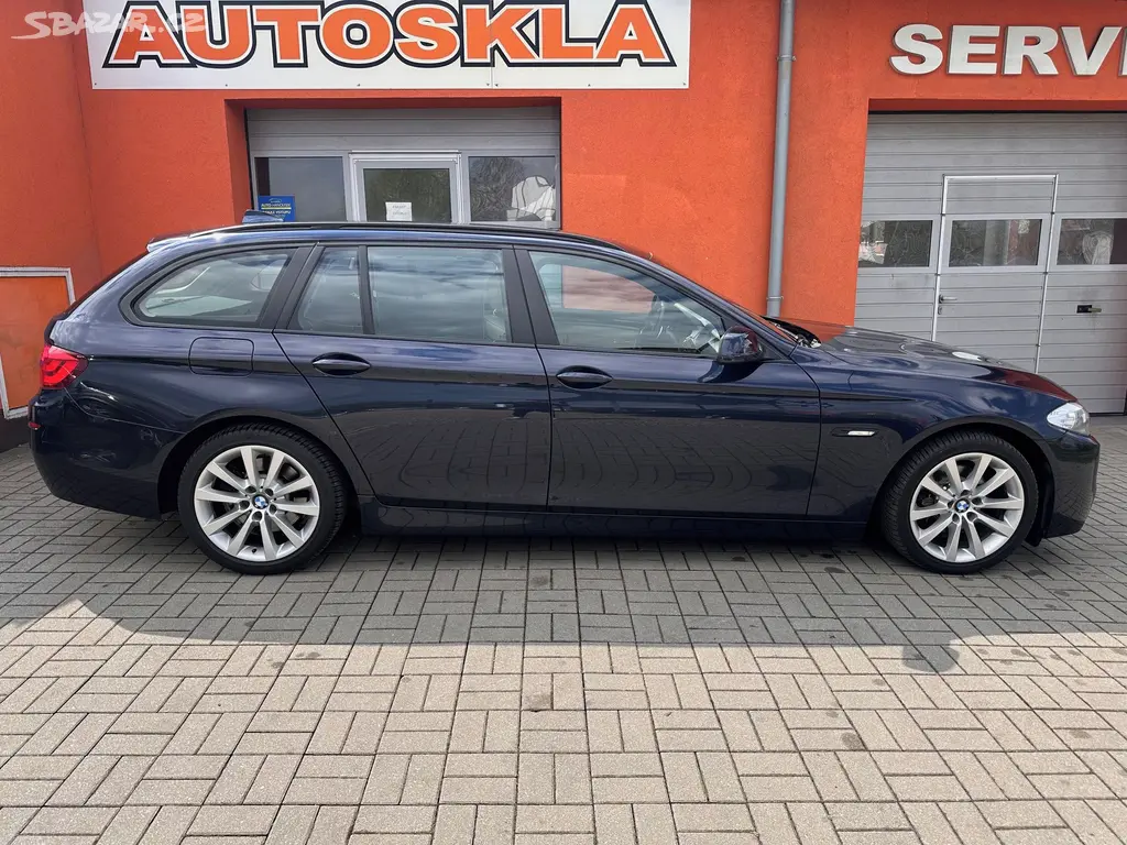 BMW Řada 5, 523i 3.0 V6 HUD,ACC,NIGHT - fotka 4