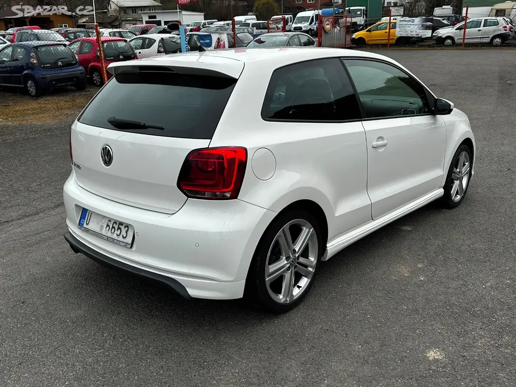VW Polo R-Line 1.2TSi, r.2012, serviska, 155 400km - fotka 3