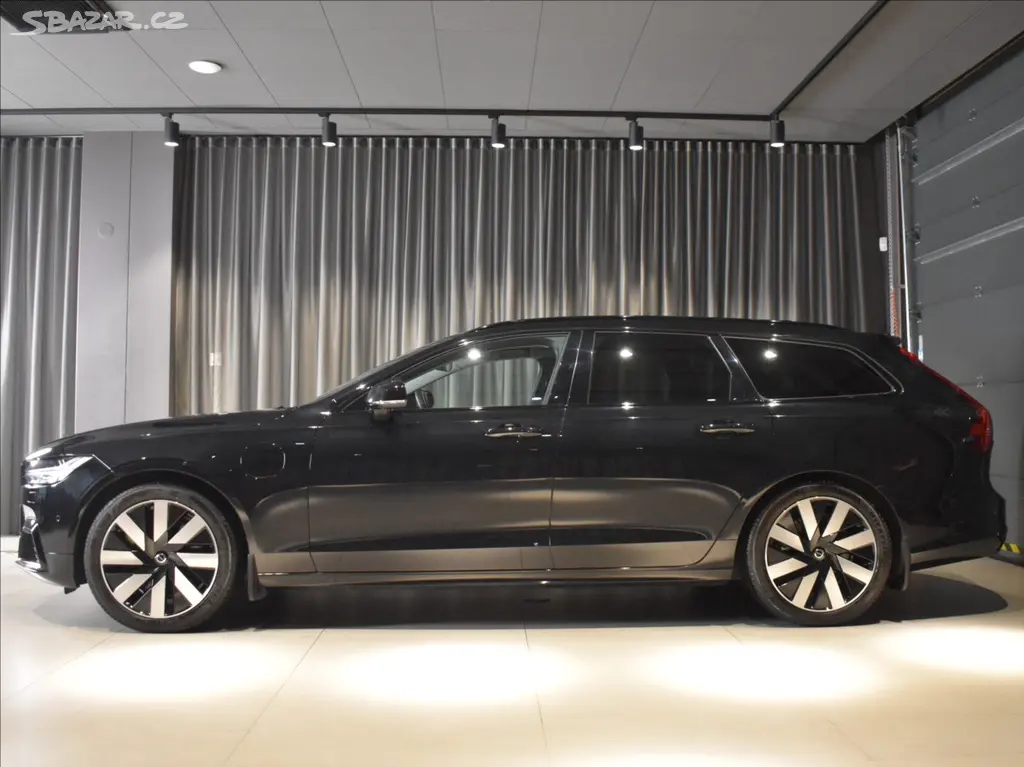 Volvo V90, 2,0 T6 PLUS BLIS,Bezklíč - fotka 2