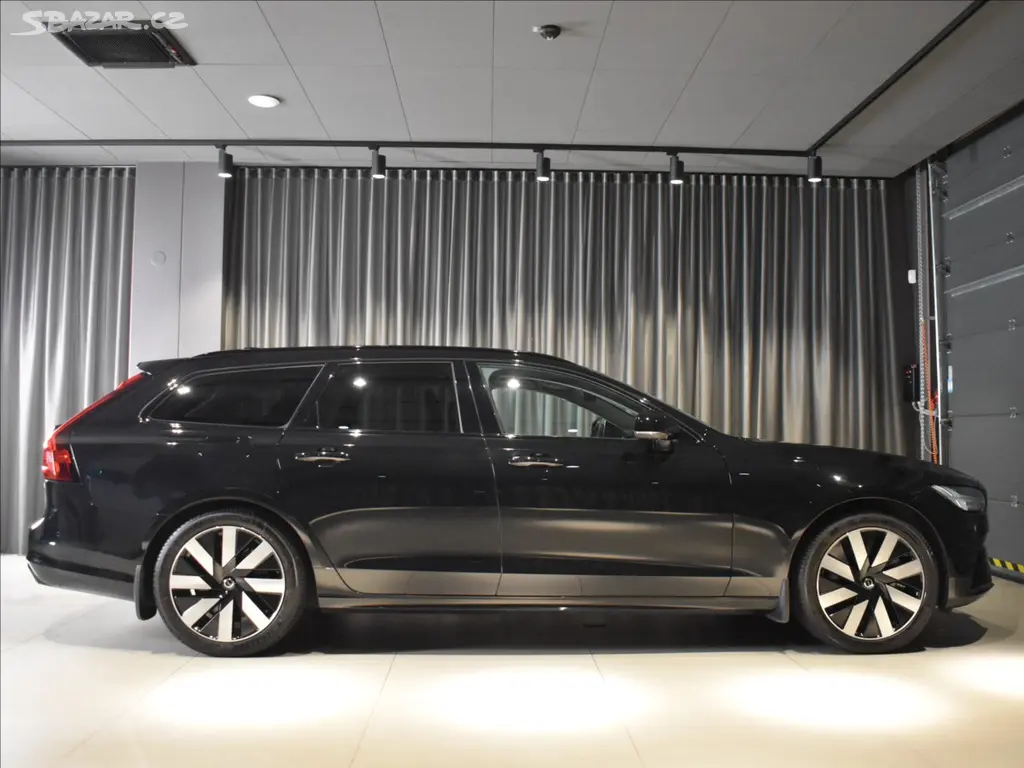 Volvo V90, 2,0 T6 PLUS BLIS,Bezklíč - fotka 3