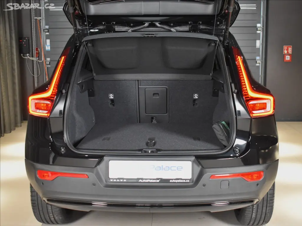 Volvo XC40, 2,0 B4 Plus Black Edition - fotka 6