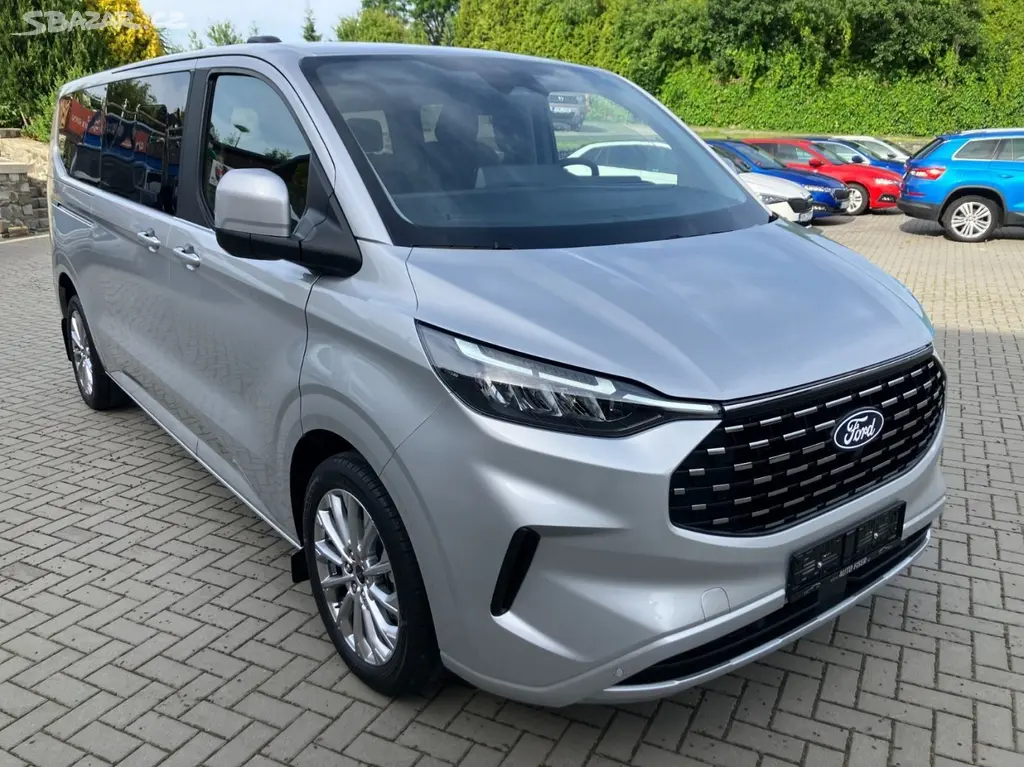 Ford Tourneo Custom, TITANIUM LONG 8-AT AWD - fotka 2
