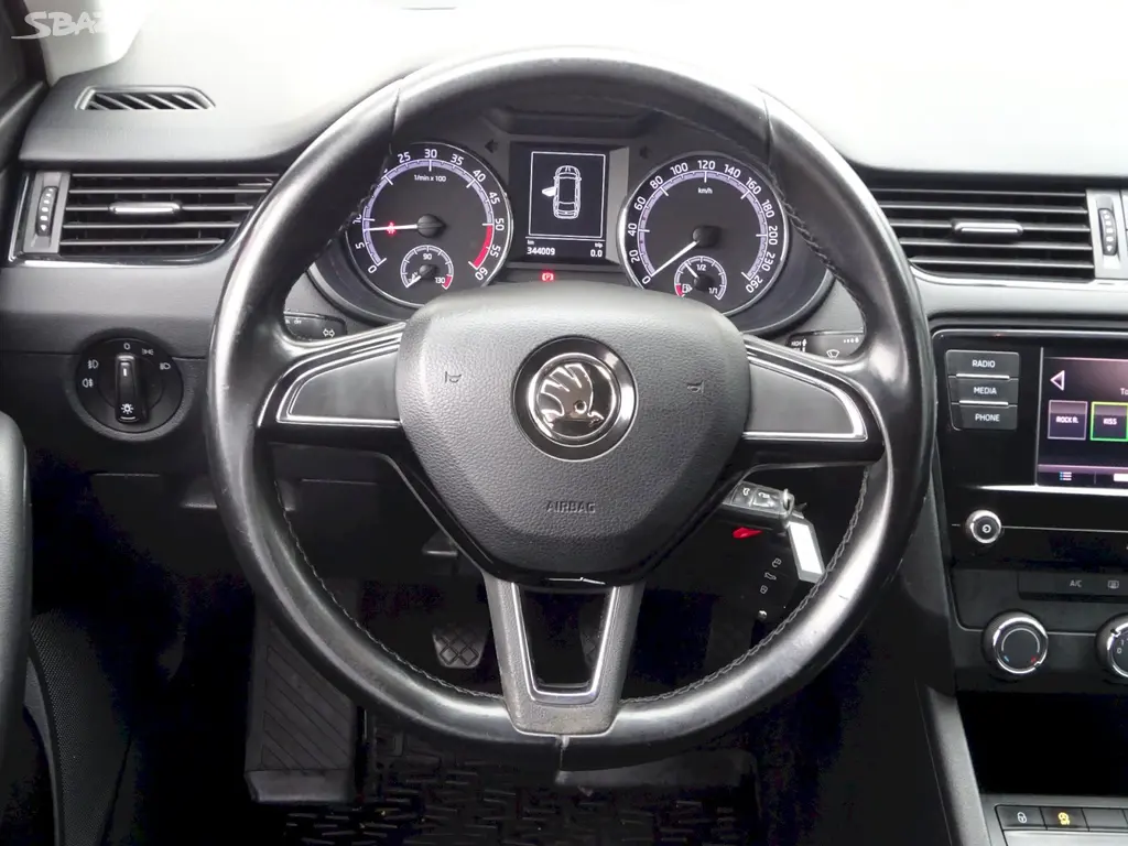 Škoda Octavia, 1,6 TDi/ 85kW Active - fotka 6