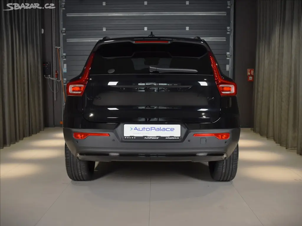 Volvo XC40, 2,0 B4 Plus Black Edition - fotka 4