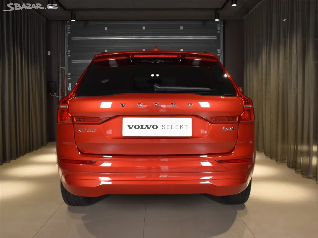 Volvo XC60, 2,0 B4 AWD Core Bezklíč - fotka 5