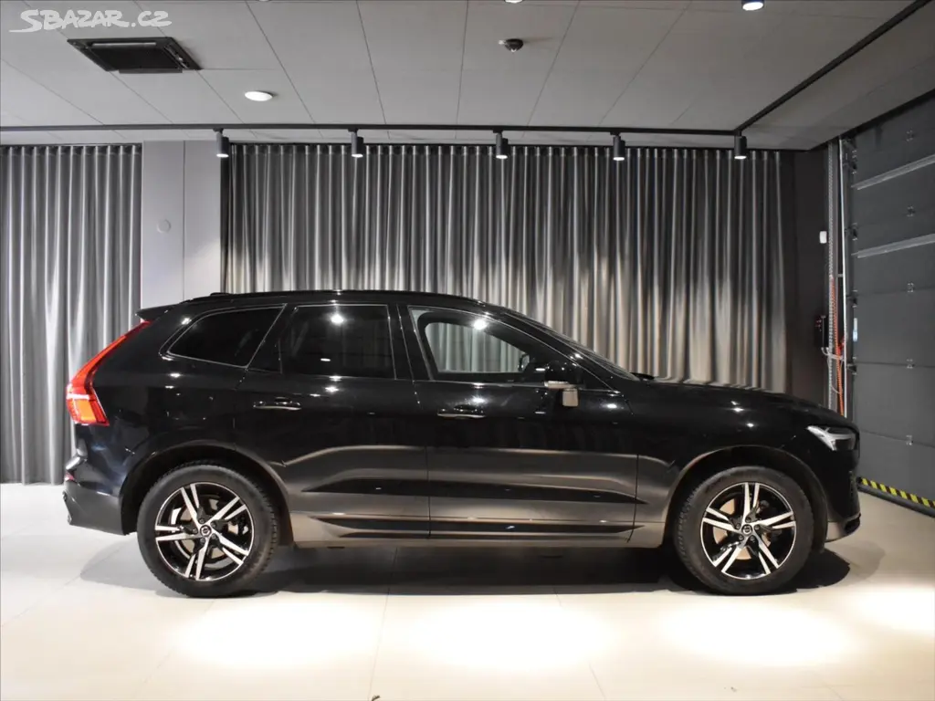 Volvo XC60, 2,0 B4 AWD R-Design tažné. - fotka 3