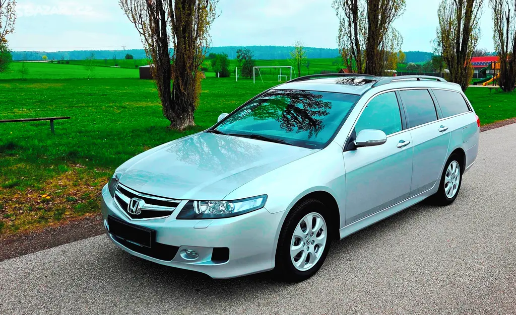 Honda Accord kombi 2,0iVtc Zánovní stav STK servis
