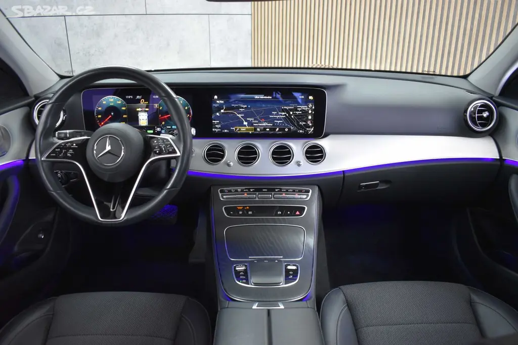 Mercedes-Benz Třídy E, E 200 4MATIC*AVANTGARDE*ČR 1.M - fotka 4