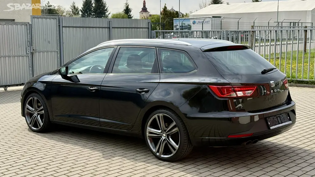 Seat Leon, ST*2.0TDi*135kW*FR*LED*ACC* - fotka 2