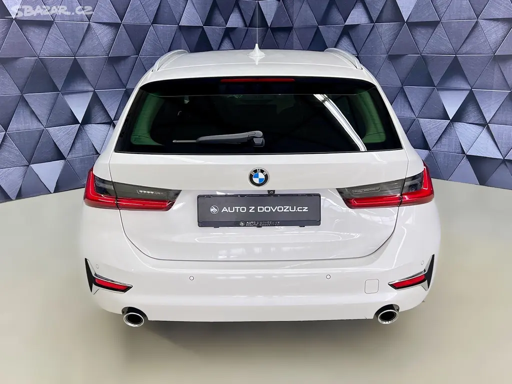 BMW Řada 3, 320d xDrive LUXURY, EL. TAŽNÉ - fotka 6