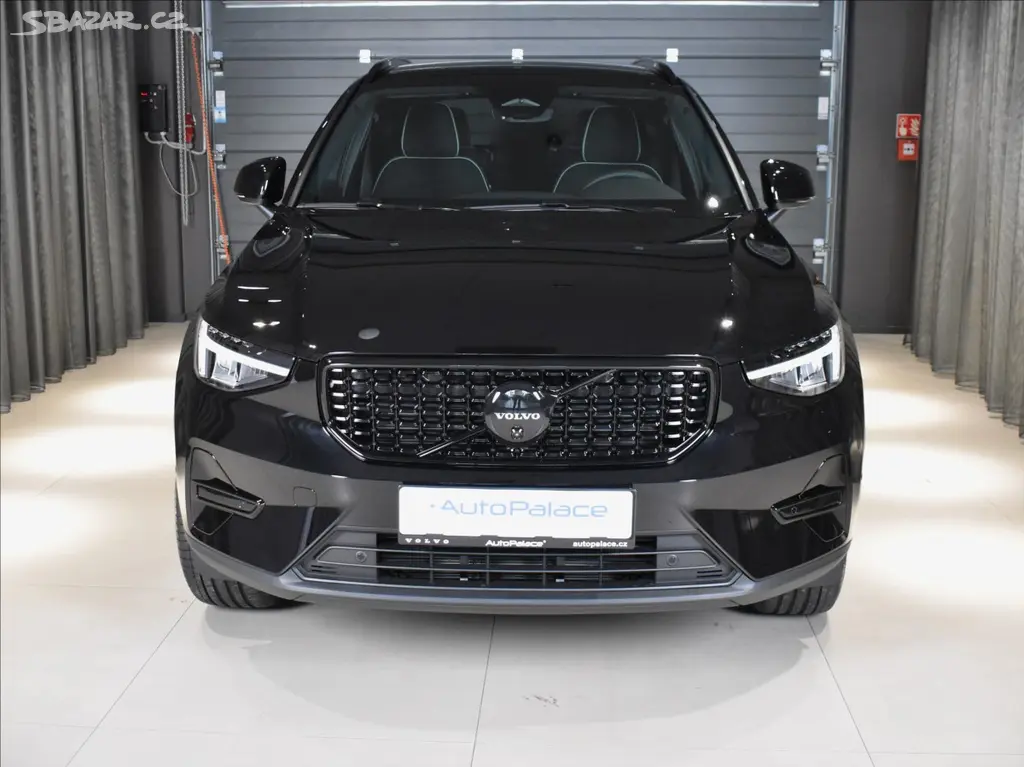 Volvo XC40, 2,0 B4 Plus Black Edition - fotka 3