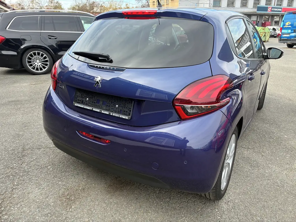 Peugeot 208, 1,2 PureTech STYLE Panorama - fotka 4