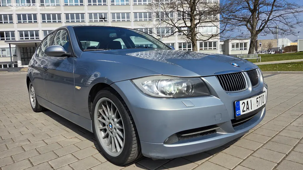 Bmw e90 325i, manuál, N52 - fotka 6