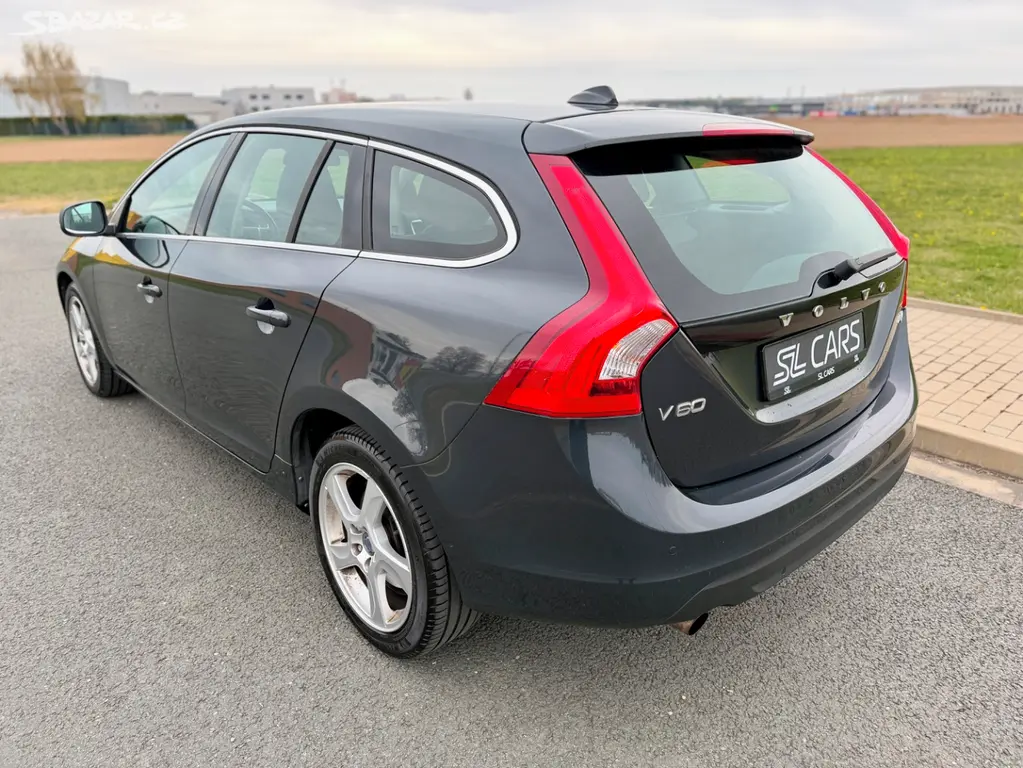 VOLVO V60 1.6 D //2011 XENONY NAVIGACE ROZVODY - fotka 3