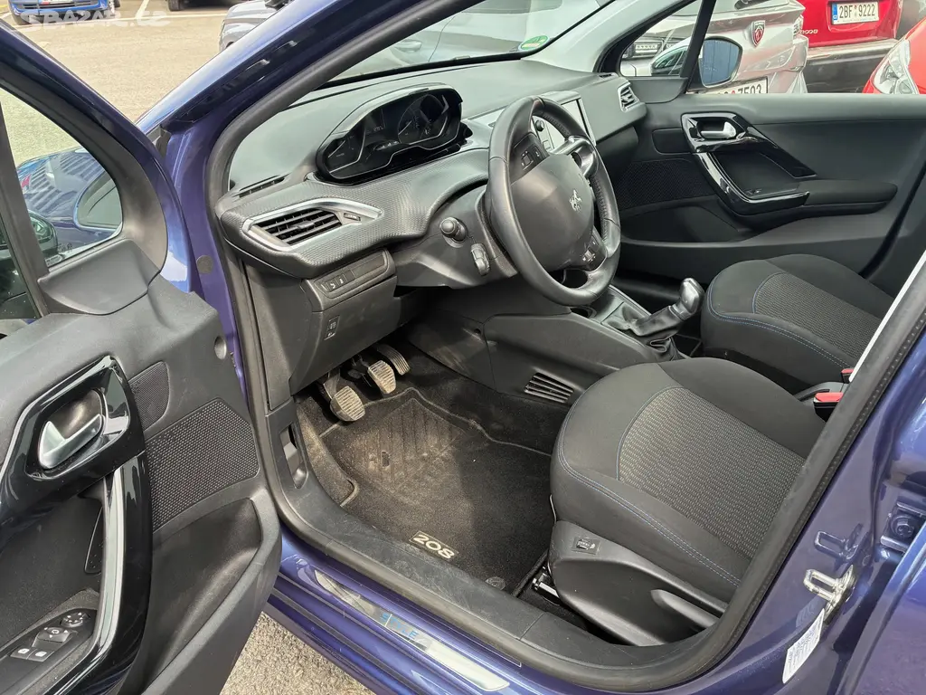Peugeot 208, 1,2 PureTech STYLE Panorama - fotka 5