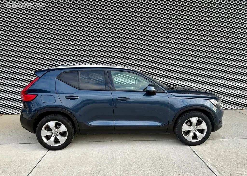Volvo XC40, 2.0 B4 MOMENTUM PRO AWD AT 145 - fotka 6