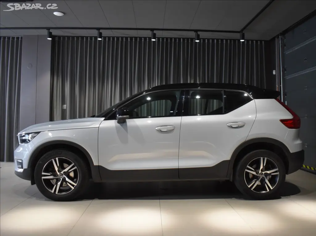 Volvo XC40, 2,0 B4 R-desing bezklíč,adapt - fotka 2