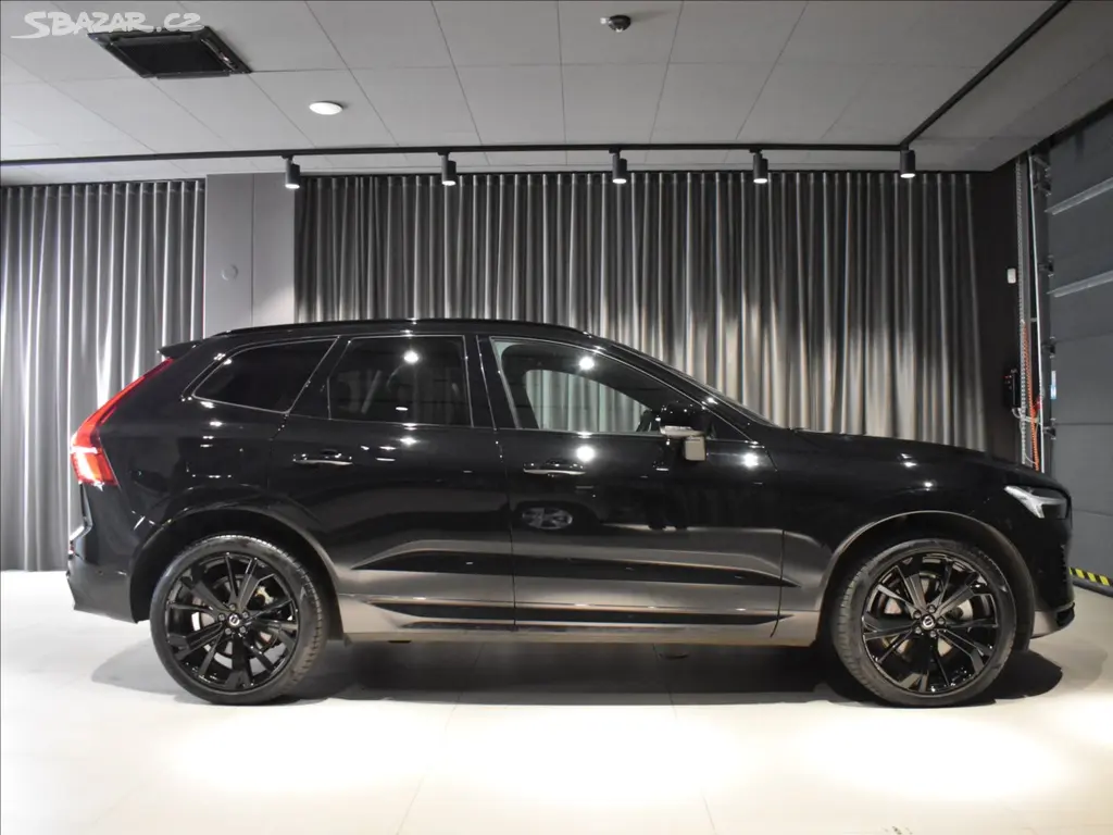 Volvo XC60, 2,0 T6 AWD PLUS Black Edition - fotka 3