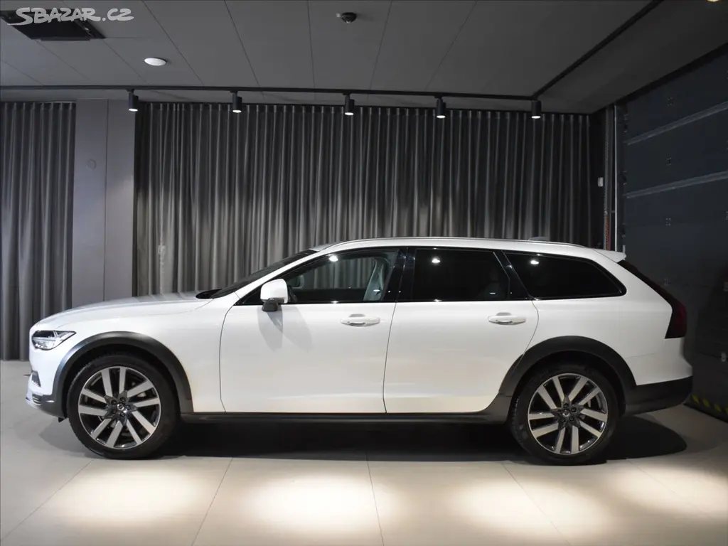 Volvo V90, 2,0 CC PRO D5 AWD - fotka 2