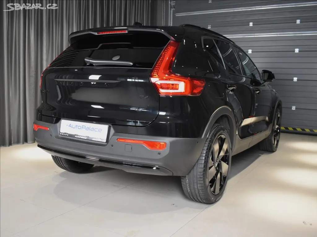 Volvo XC40, 2,0 B4 Plus Black Edition - fotka 5