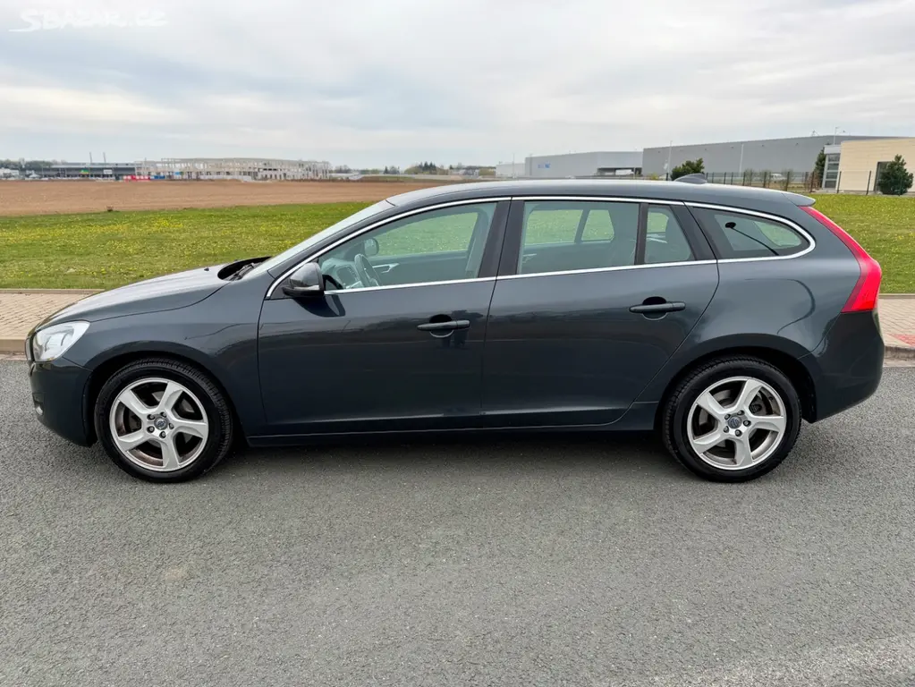 VOLVO V60 1.6 D //2011 XENONY NAVIGACE ROZVODY - fotka 2