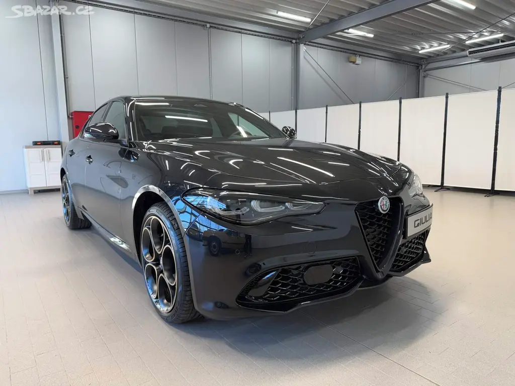 Alfa Romeo Giulia, 2.0 Turbo 280k AT8 AWD INTENSA - fotka 6