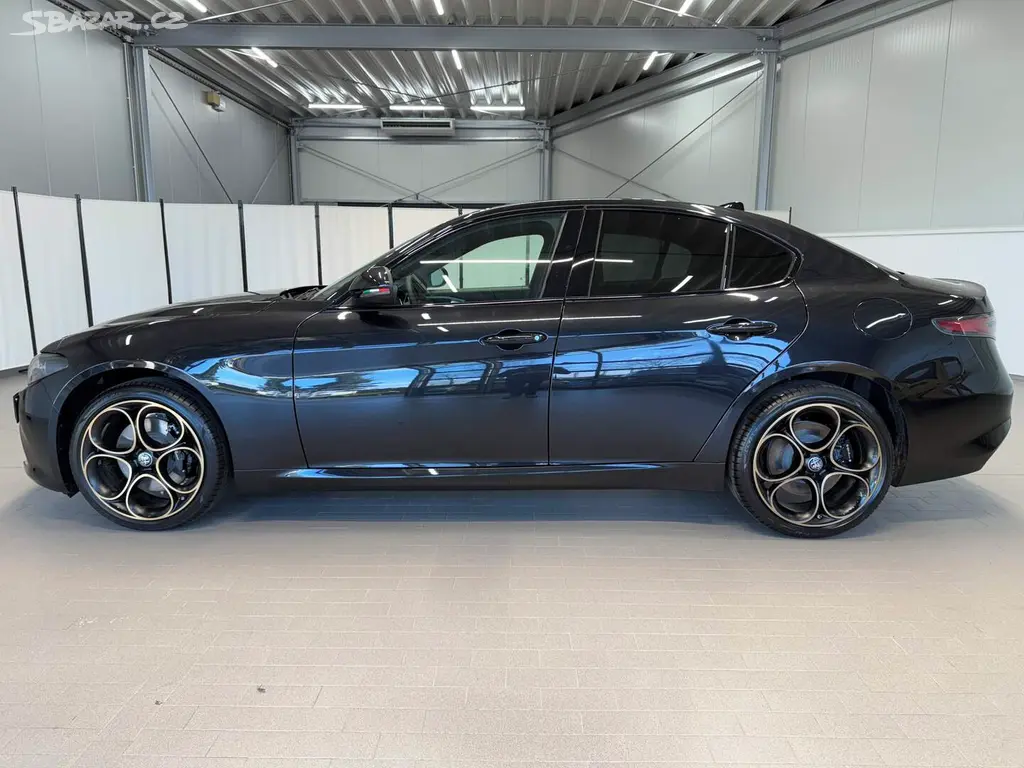 Alfa Romeo Giulia, 2.0 Turbo 280k AT8 AWD INTENSA - fotka 2