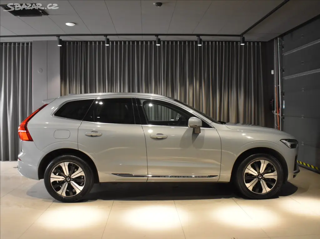 Volvo XC60, 2,0 T6 AWD Plus - fotka 3