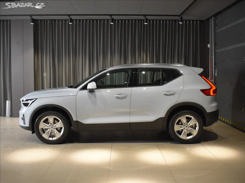 Volvo XC40, 2,0 B3 Core - fotka 2