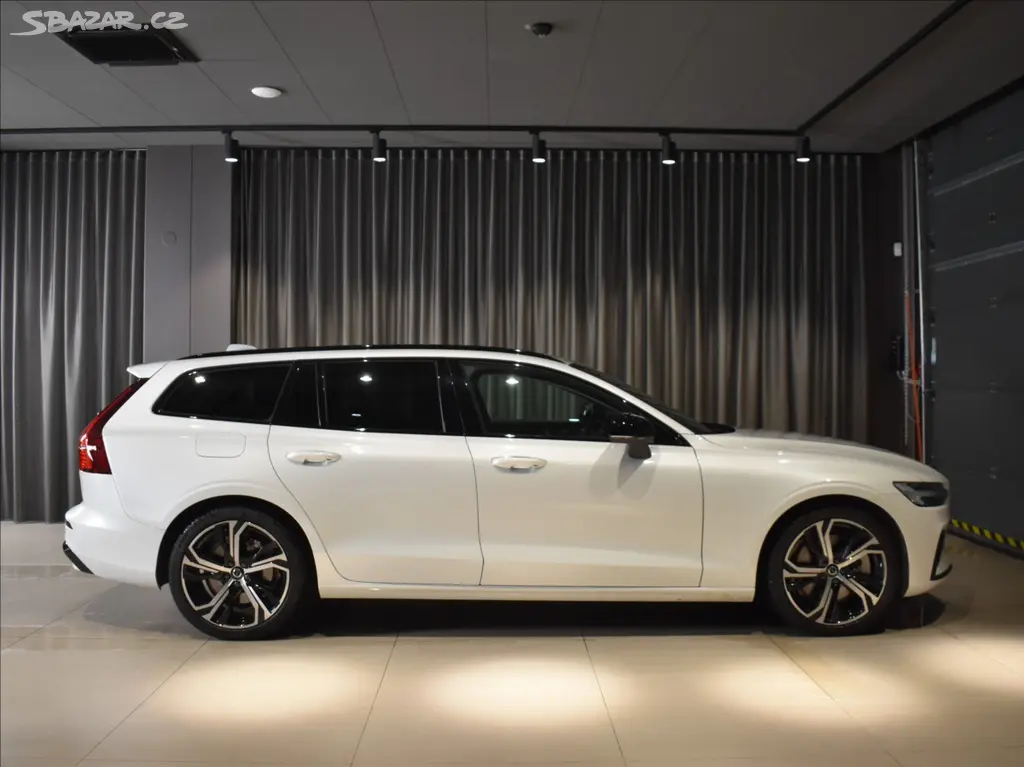 Volvo V60, T8 AWD PLUS BLIS,Bezklíč - fotka 3