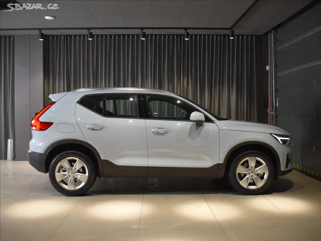 Volvo XC40, 2,0 B3 Core - fotka 3