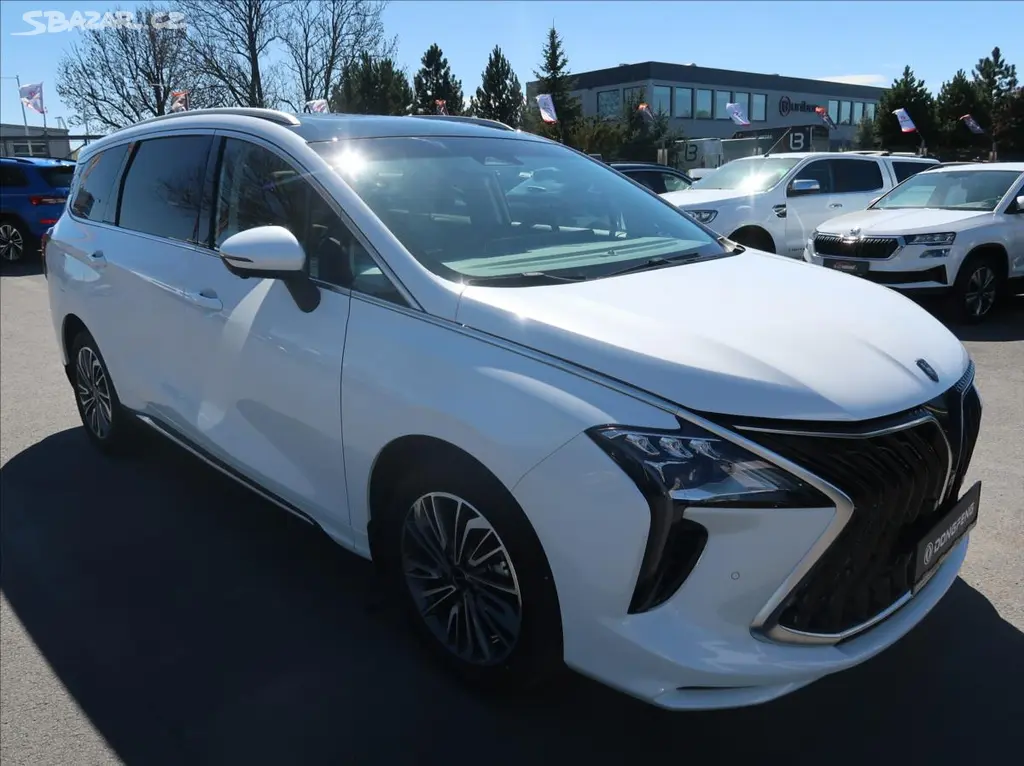Dongfeng U-Tour, 1,5 T 130 kW ExclusiveFR 7míst - fotka 2