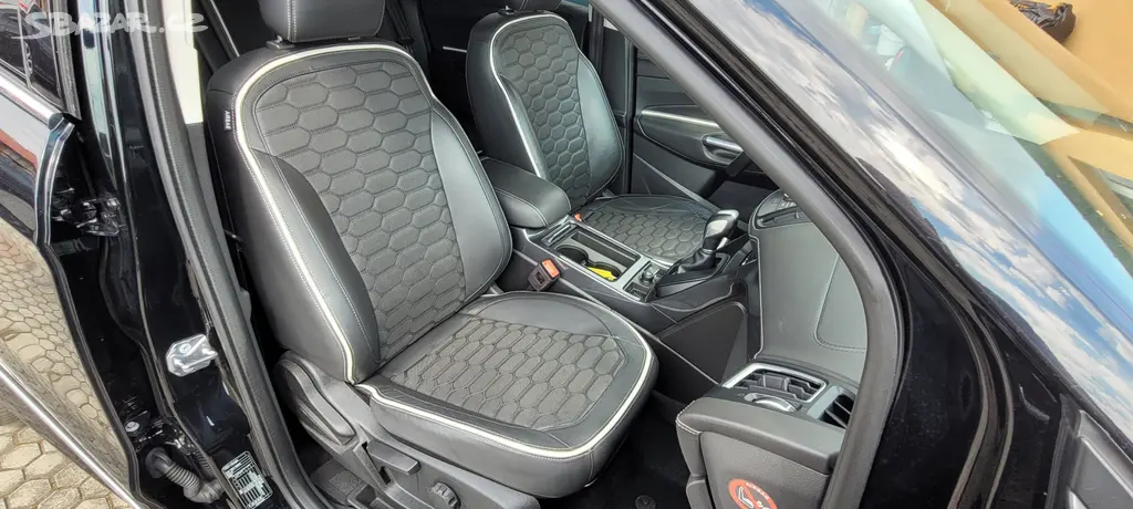 Ford Kuga 2,0TDCi 132kW DSG 4x4 Vignale Bi-Xenony - fotka 6