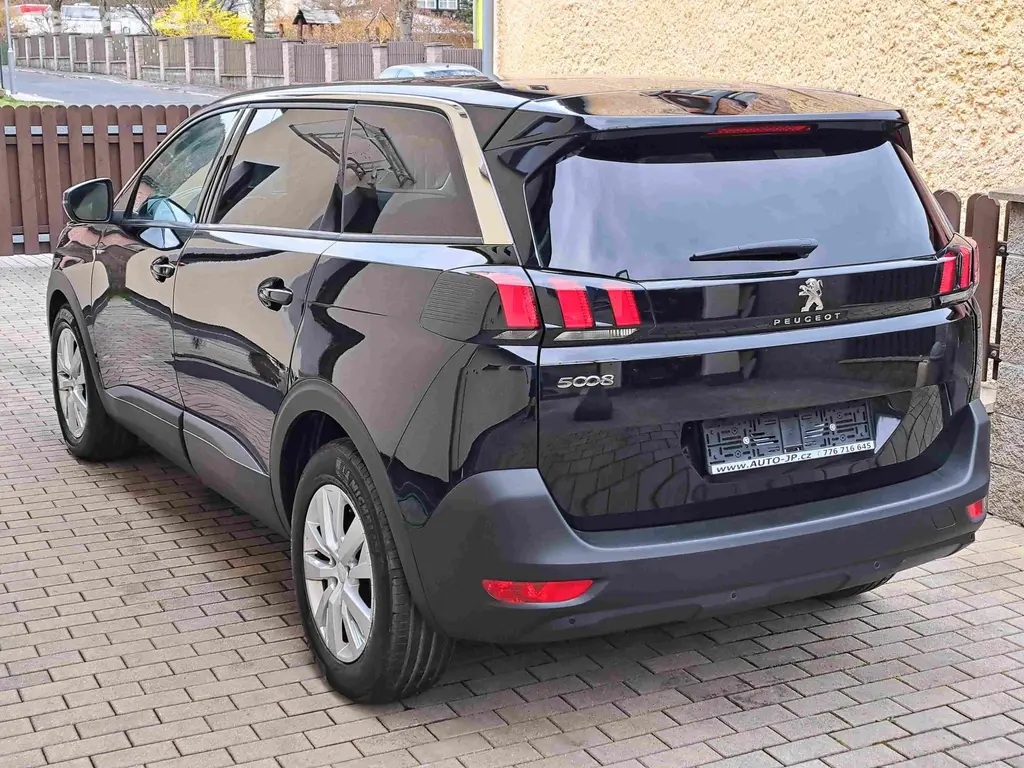 Peugeot 5008, 1,2 PT EAT8 17ALU VIRTUAL NAVI - fotka 5