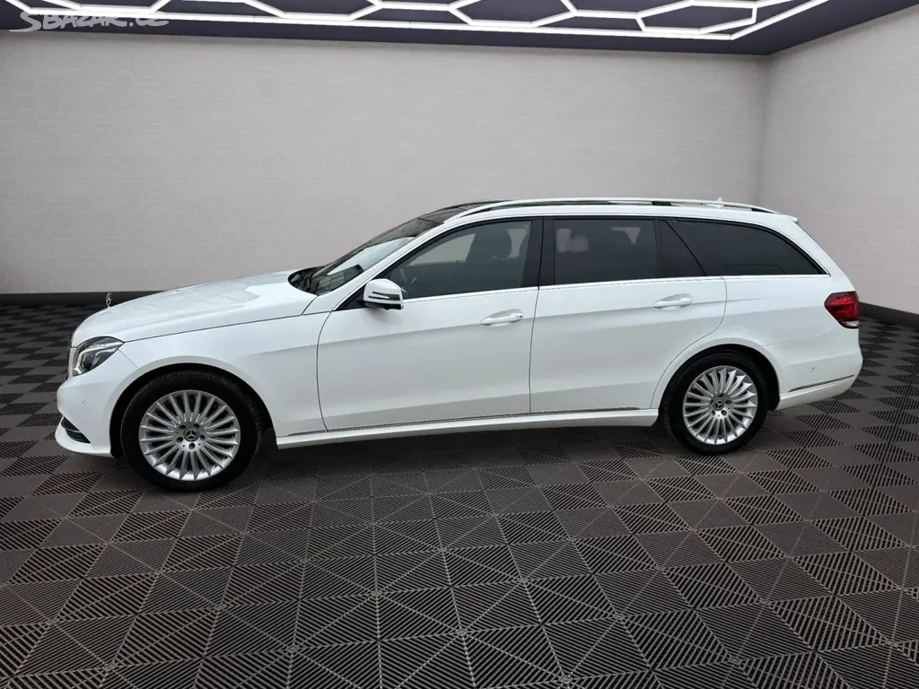 Mercedes-Benz Třídy E, 350CDI 4Matic Elegance - fotka 4