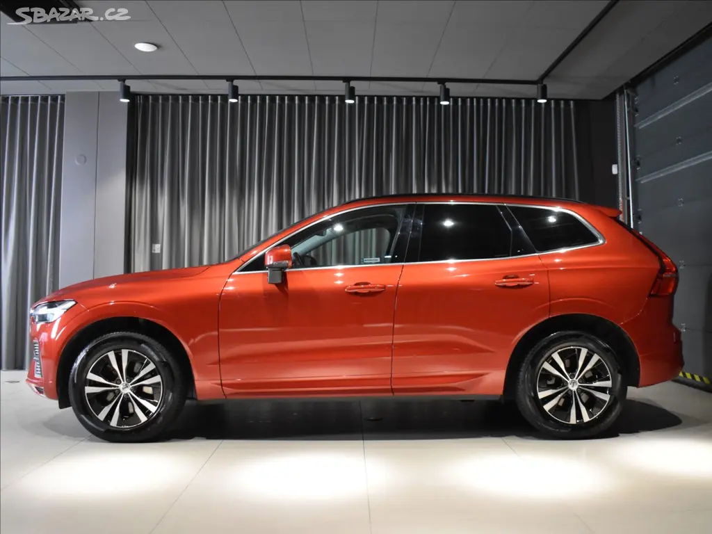 Volvo XC60, 2,0 B4 AWD Core Bezklíč - fotka 2