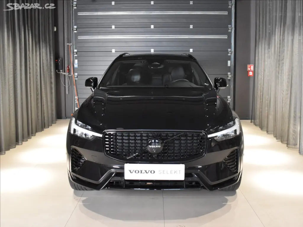 Volvo XC60, 2,0 T6 AWD PLUS Black Edition - fotka 5