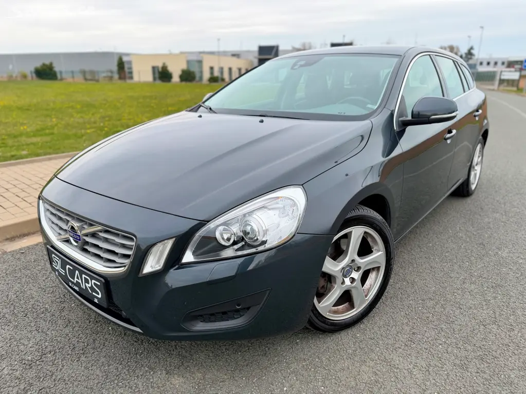 VOLVO V60 1.6 D //2011 XENONY NAVIGACE ROZVODY