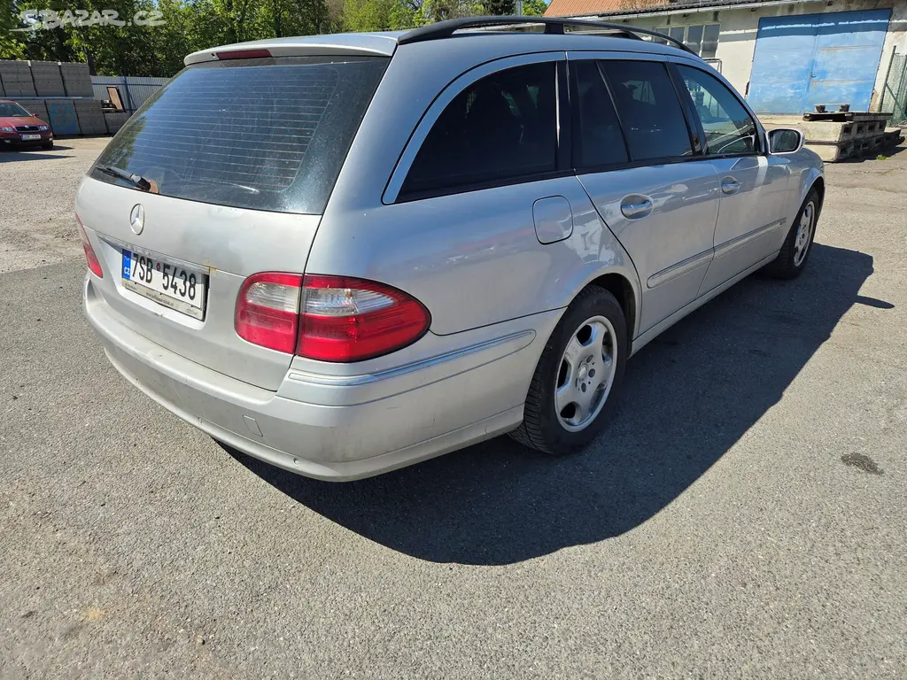 Mercedes E 270 CDI - fotka 3