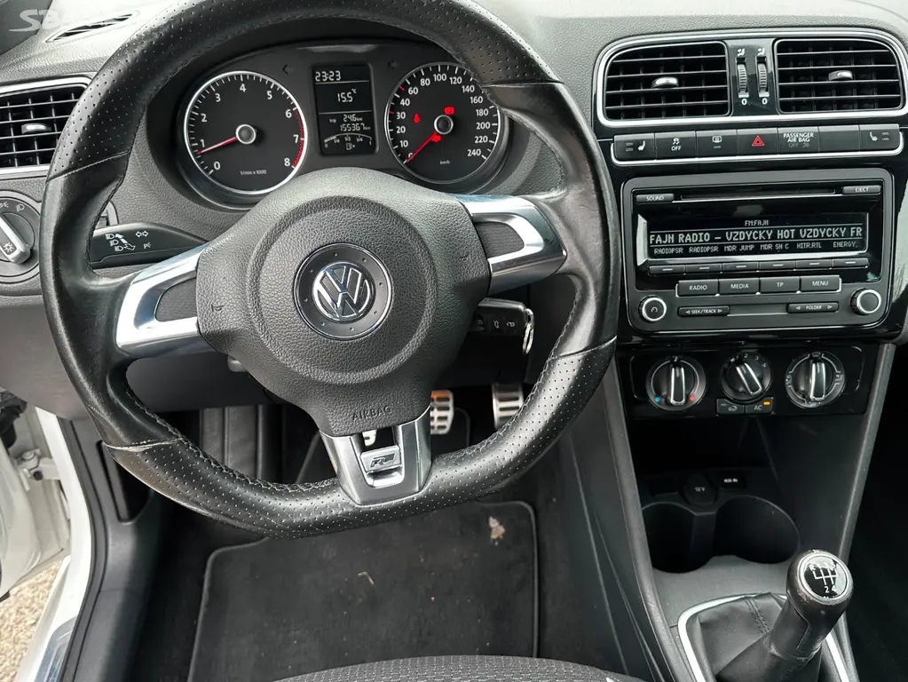 VW Polo R-Line 1.2TSi, r.2012, serviska, 155 400km - fotka 5