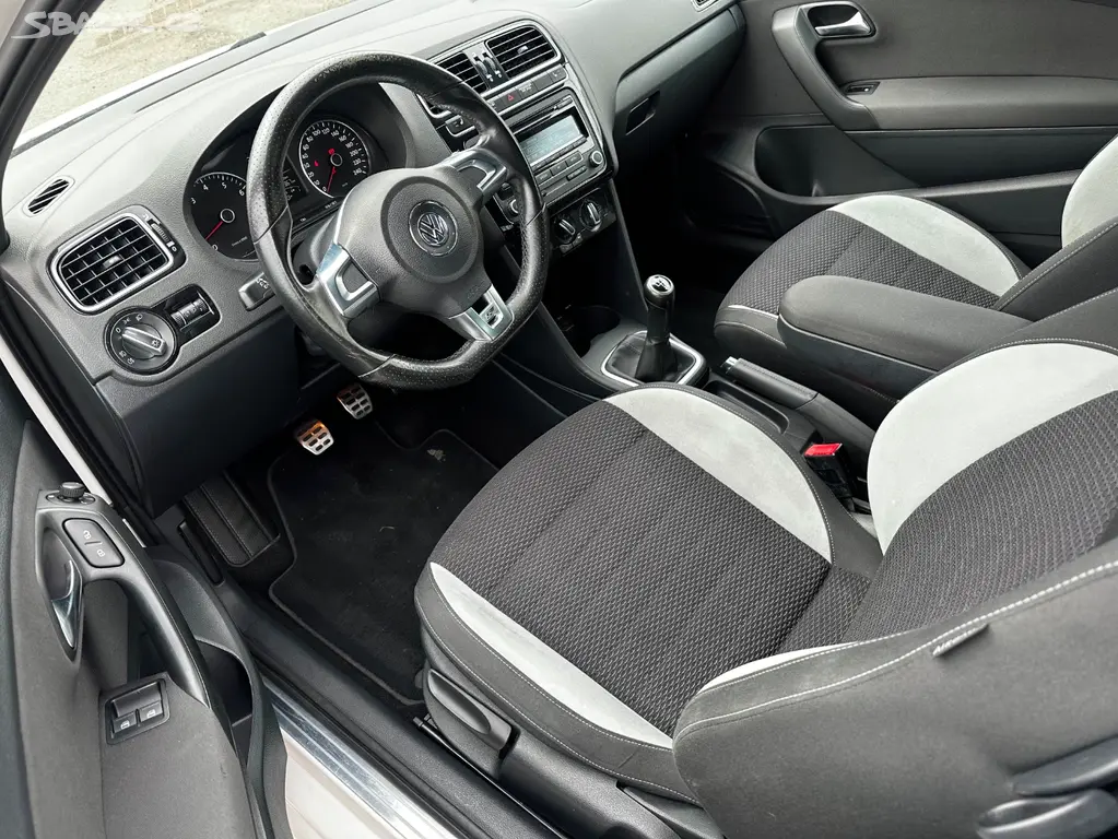 VW Polo R-Line 1.2TSi, r.2012, serviska, 155 400km - fotka 6