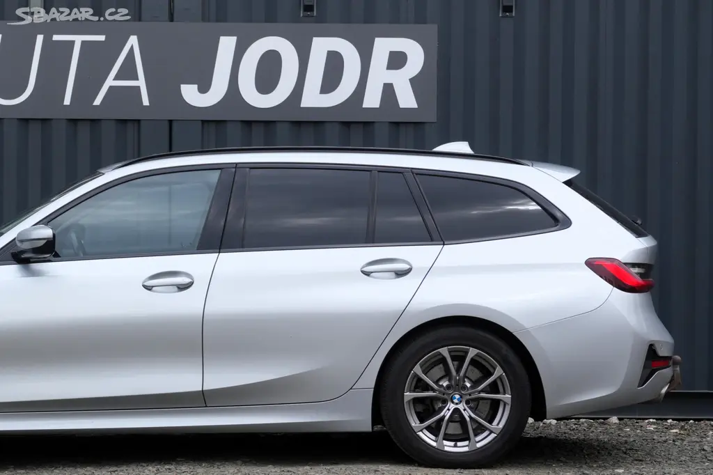 BMW Řada 3, 330e xDrive, ACC, Tažné - fotka 3