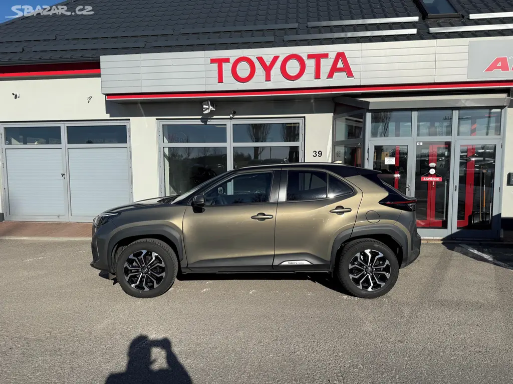 Toyota Yaris, YARIS CROSS 1,5 i ČR - 1 MAJ. - fotka 3