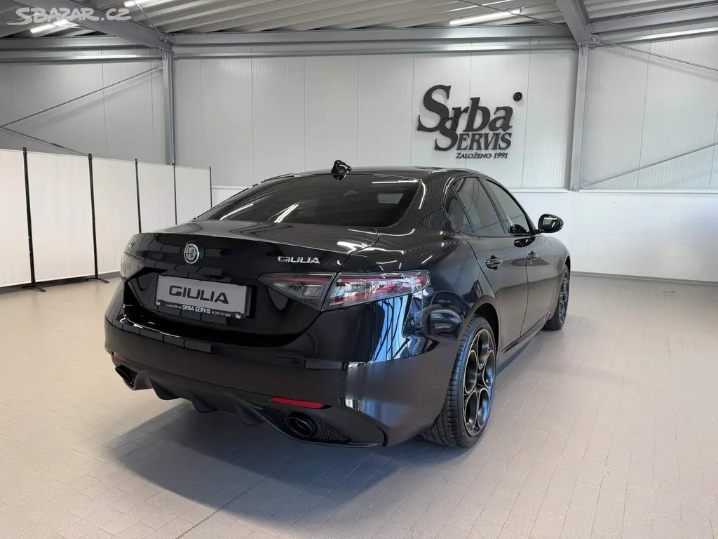 Alfa Romeo Giulia, 2.0 Turbo 280k AT8 AWD INTENSA - fotka 4