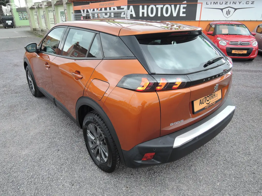 Peugeot 2008 1,2 Puretech Záruka8/27 ČR 26tkm 2022 - fotka 6