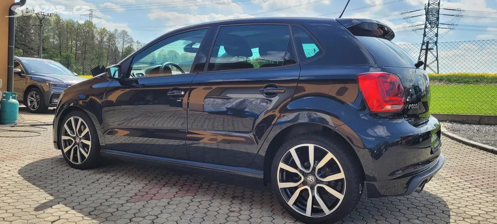 VW Polo 1,2TSi 81kW benzín R-Line Highline FuLLeD - fotka 5