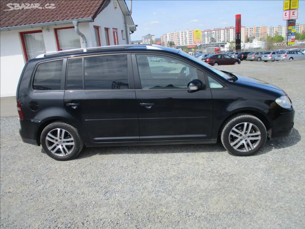 Volkswagen Touran, 2,0 TDi,aut.klima,serv.kniha, - fotka 4